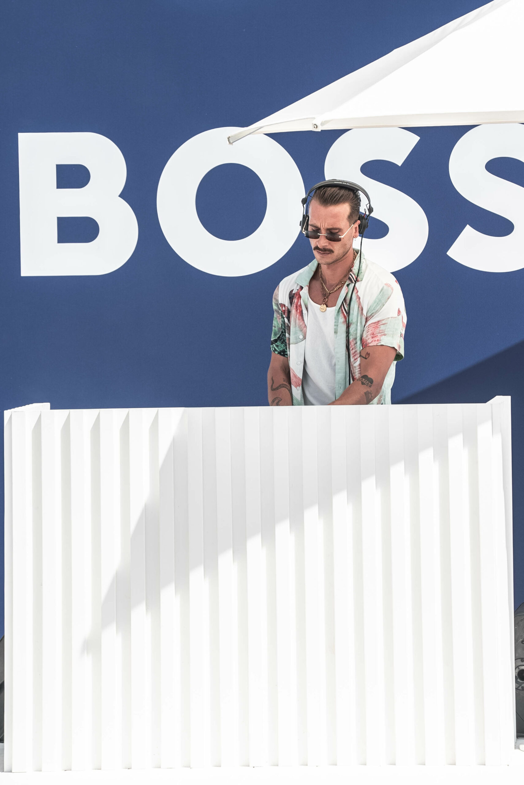 Dj Blanc lors de l'évènement Boss à Cannes