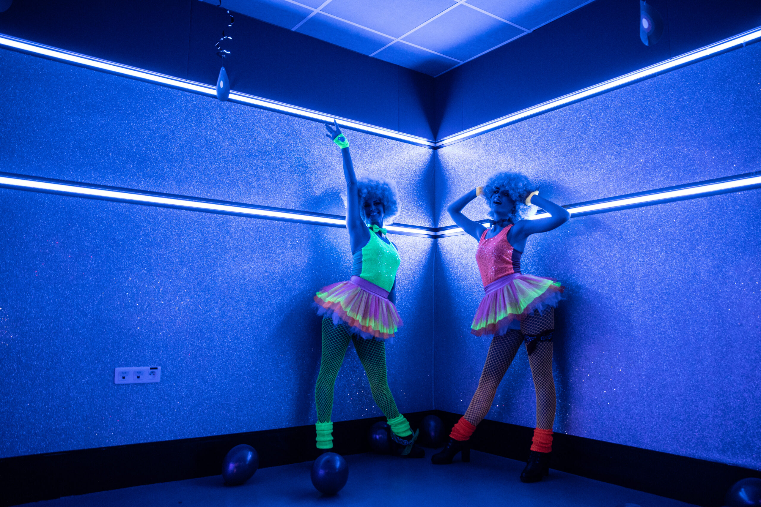 Danseuses lors de la soirée disco à l'Esterel Arena à Saint-Raphaël
