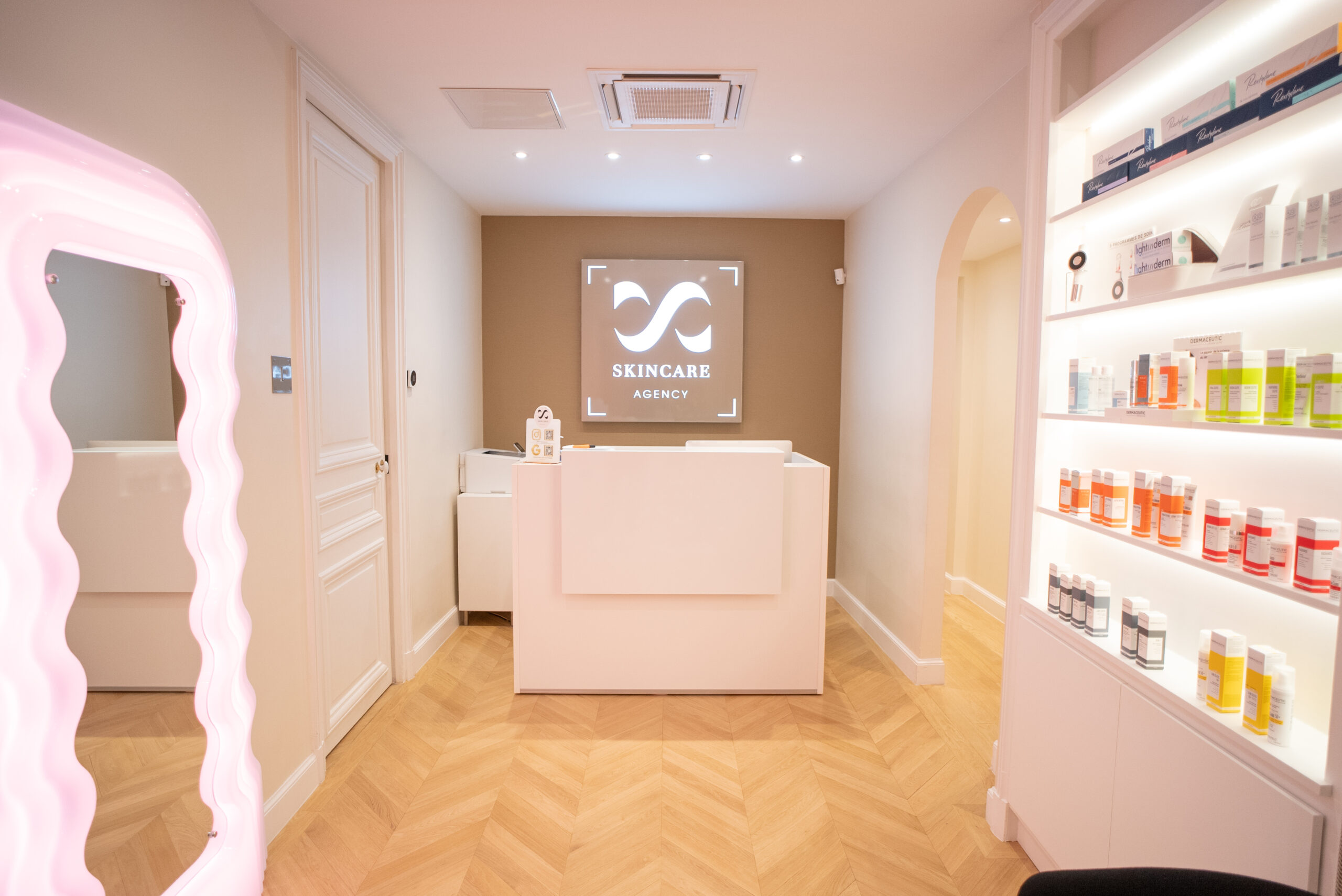 Décoration du salon de médecine esthétique Skincare Agency à Paris